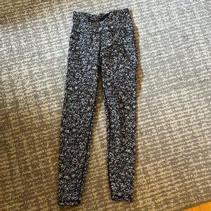 Old Navy High-Waisted Elevate Powersoft 7/8-Length Side-Pocket Leggings